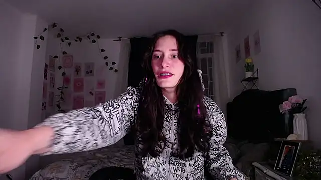 IsaBaileys  online show from May 15, 2:16 am
