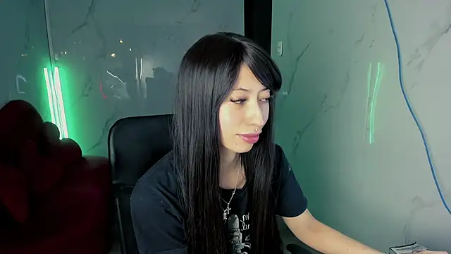LilithCooperr  online show from May 15, 3:32 am