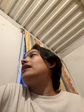 littlemelii online show from July 15, 9:30 pm