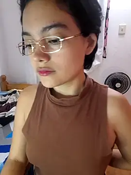 littlemelii online show from July 18, 11:40 pm