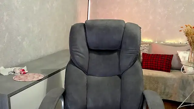 Naughty  Megan online show from May 4, 8:18 am