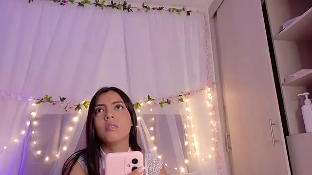 Julie Bennet online show from December 5, 3:28 am