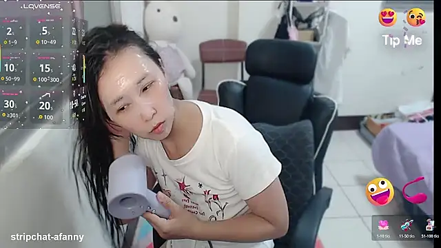 aFanny online show from May 21, 2:26 pm
