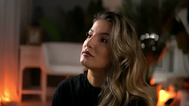 KellyMathews online show from October 14, 2:25 am