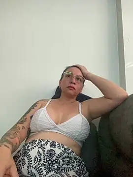 HealingHoney online show from April 2, 9:34 pm