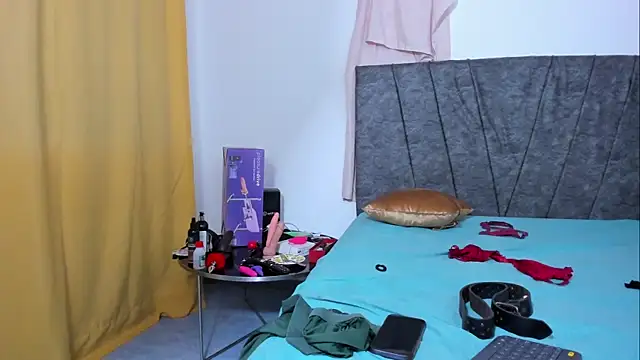 bella-black online show from February 25, 11:47 pm