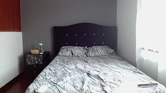 Emilia 1995 online show from May 11, 2:56 pm