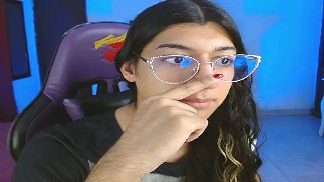 engielphoenis14 online show from March 14, 11:28 pm