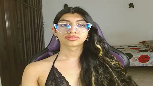 Snapshot of engielphoenis14 chatting on September 22, 9:35 pm engielphoenis14 online show from September 22, 9:35 pm