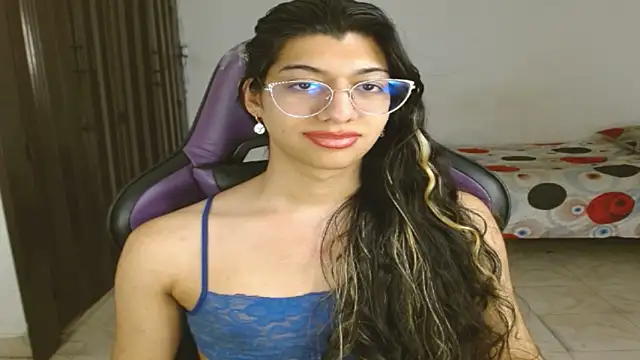 Snapshot of engielphoenis14 chatting on September 15, 10:17 pm engielphoenis14 online show from September 15, 10:17 pm