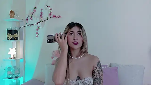 LucyJhonnsonn online show from September 24, 5:45 pm