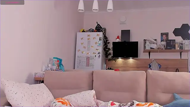 Girl alone home online show from May 15, 3:43 am
