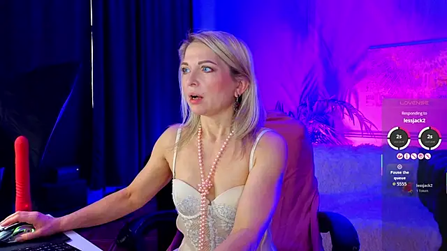 Gloria Lovely online show from May 26, 10:58 am