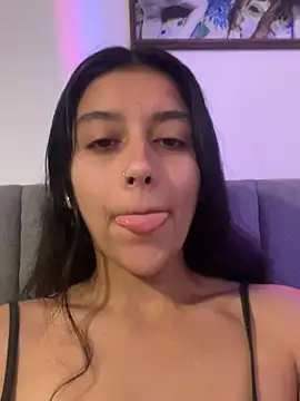 BrittanyDiaz online show from May 25, 7:35 pm