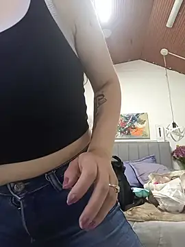 karlamorris  online show from December 3, 1:35 pm