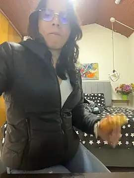 karlamorris  online show from March 28, 2:05 pm