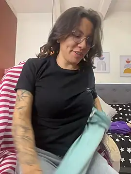 karlamorris  online show from May 6, 1:59 pm