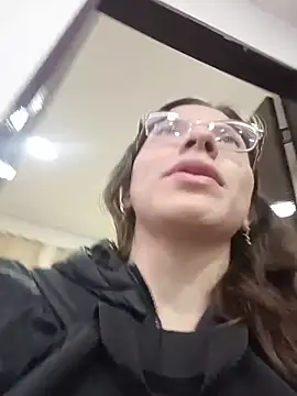 karlamorris  online show from October 14, 1:35 pm