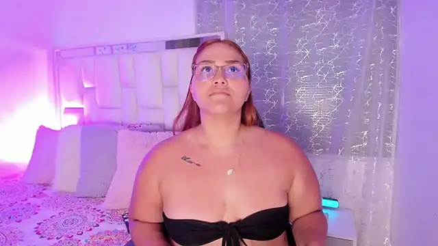 LeahxBarker online show from March 22, 8:15 pm