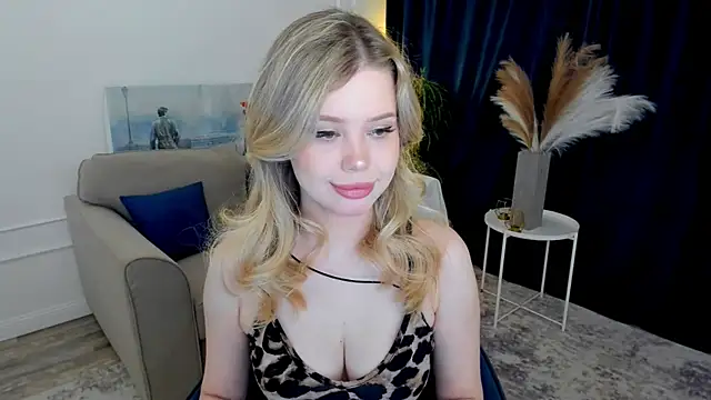 FollowLovee online show from May 6, 7:40 pm