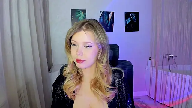 FollowLovee online show from March 11, 7:38 pm