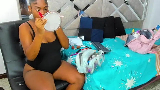 EvaxEmma online show from May 20, 1:52 pm