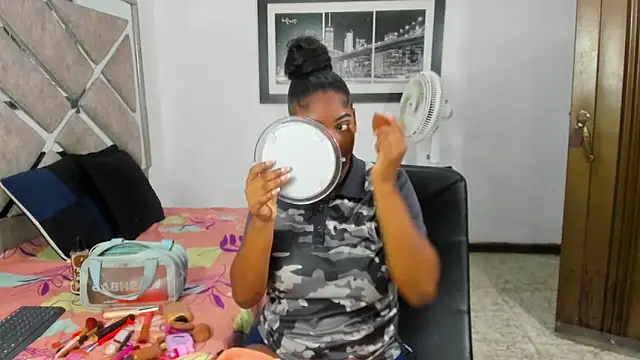 EvaxEmma online show from April 1, 1:41 pm