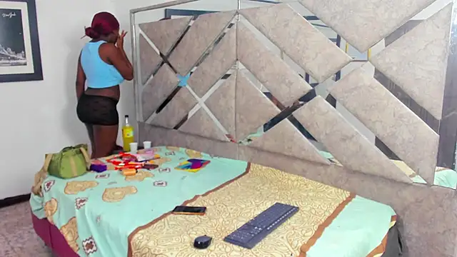 EvaxEmma online show from November 5, 1:16 pm