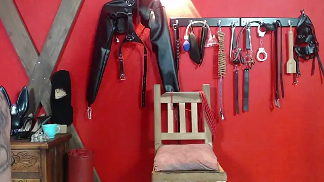 kinky slave  online show from May 10, 4:58 am