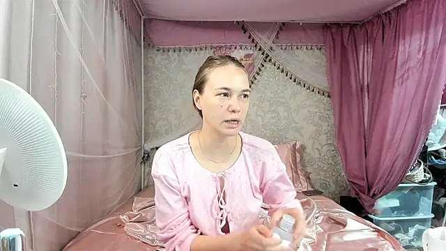 leila bambi  online show from May 23, 7:34 pm