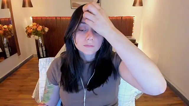 KatherineBond online show from June 13, 7:33 pm
