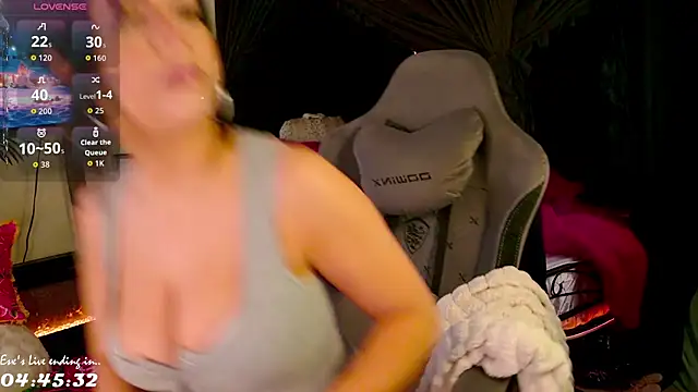 Aubreyessex online show from March 16, 1:30 am