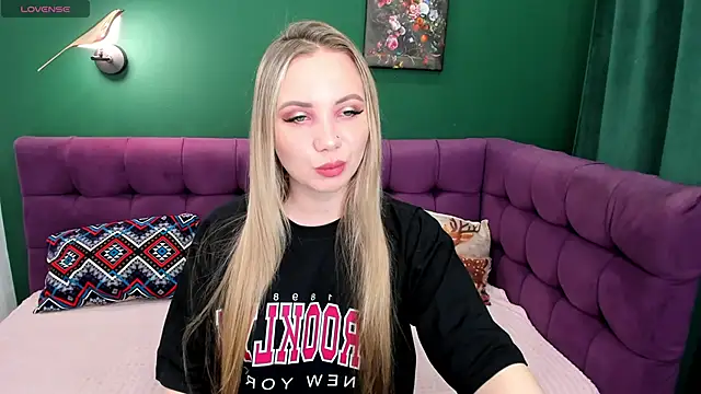 EvaMoran online show from May 6, 1:53 am