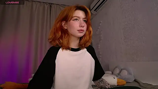 Evaa Moonn  online show from September 12, 5:30 am