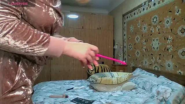 AnnaXLovers online show from February 13, 2:30 pm