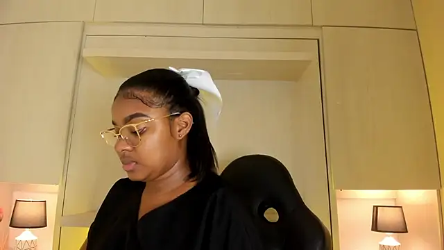 tamaraa smiith online show from November 19, 7:36 pm