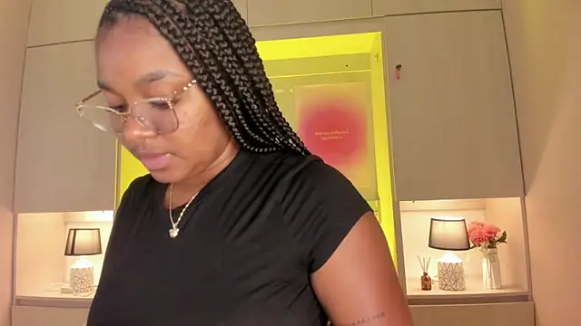 tamaraa smiith online show from May 25, 7:35 pm