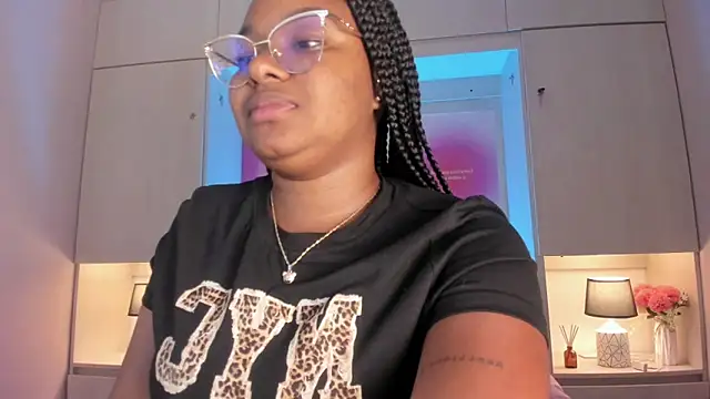 tamaraa smiith online show from May 23, 8:18 pm