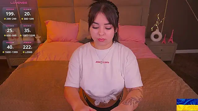 SusieWood online show from November 23, 9:05 pm