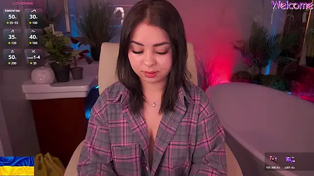 SusieWood online show from May 4, 8:01 pm