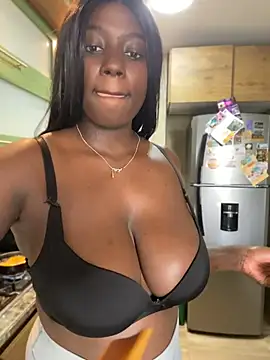 Almaahotxxx online show from May 12, 12:56 pm