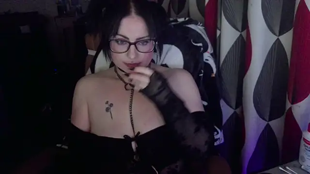 Snapshot of submissiveslut1996 chatting on October 3, 11:32 pm submissiveslut1996 online show from October 3, 11:32 pm