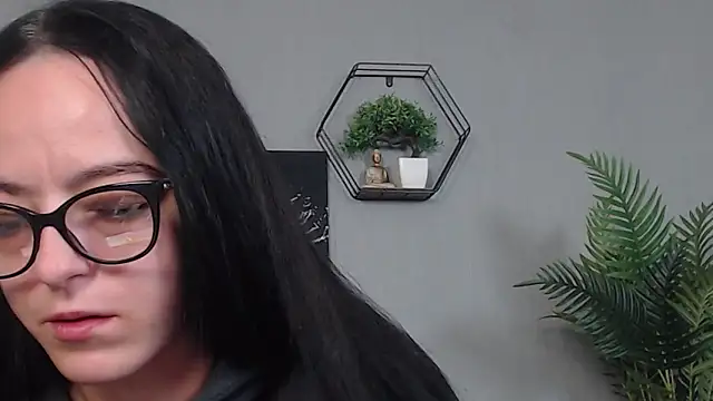 IzabelllNoir online show from May 13, 5:46 am