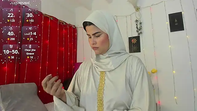 AishaAmin  online show from May 11, 12:07 pm