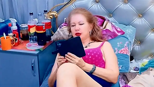 Hornystepmom29 online show from May 7, 10:19 am