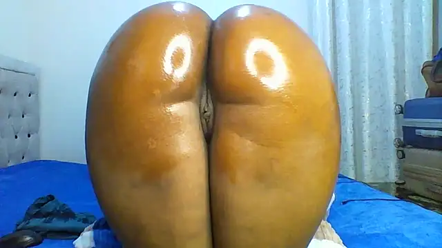 Petitiebooty online show from May 3, 4:05 am