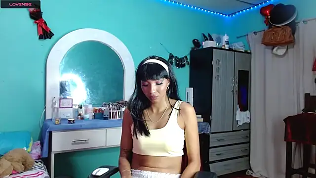 sensitive brunette online show from November 14, 1:38 am