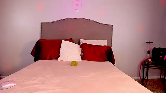 yiauana online show from November 5, 5:23 am