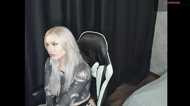 VikaPowers online show from April 6, 7:37 pm