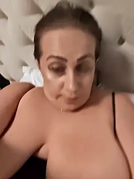 AvaLloyd online show from October 9, 5:55 am